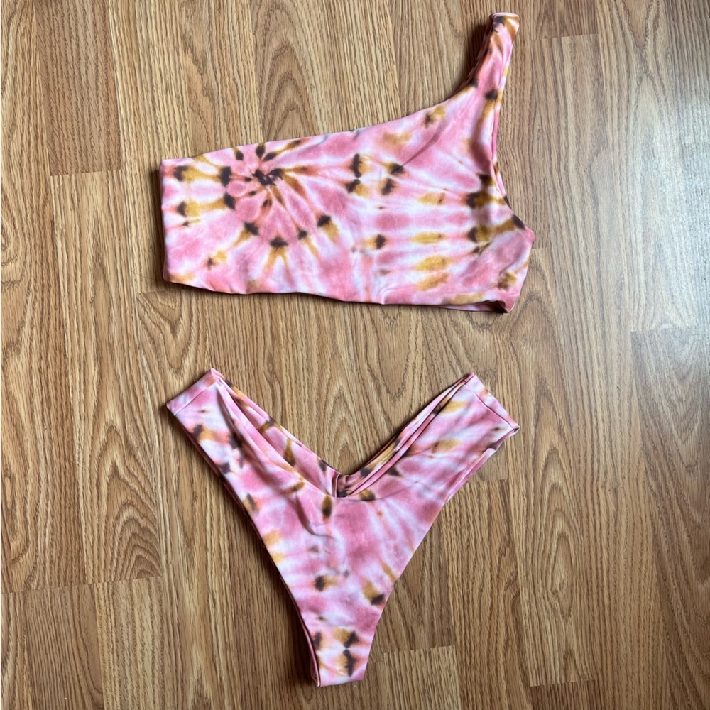 SKATIE Ellis top and Mandi bottom tie dye bikini